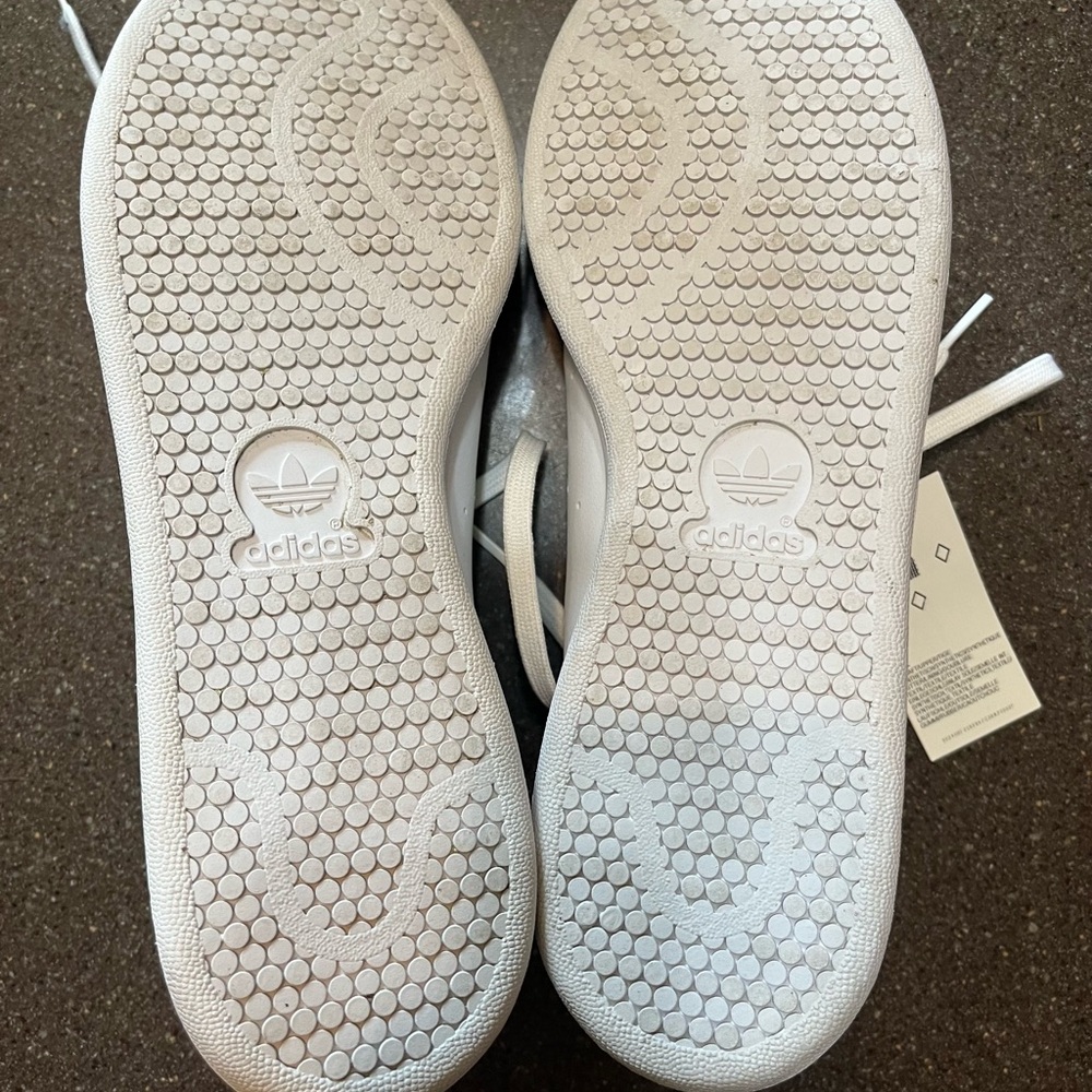 Adidas Stan Smith White and Green Sneakers with Gold Accents - Picture 4 of 5